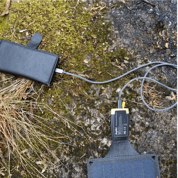 Aqiila - Sunbird P21 - Foldable solar charger with USB-C port