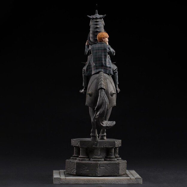 Harry Potter - Ron Weasley at the Wizard Chess Statue Delux Art Scale 1/10