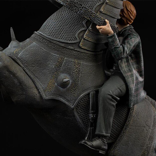 Harry Potter - Ron Weasley at the Wizard Chess Statue Delux Art Scale 1/10