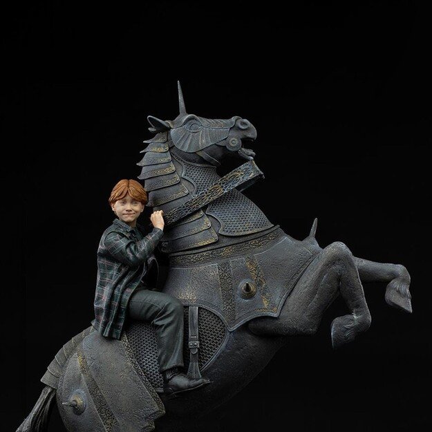 Harry Potter - Ron Weasley at the Wizard Chess Statue Delux Art Scale 1/10