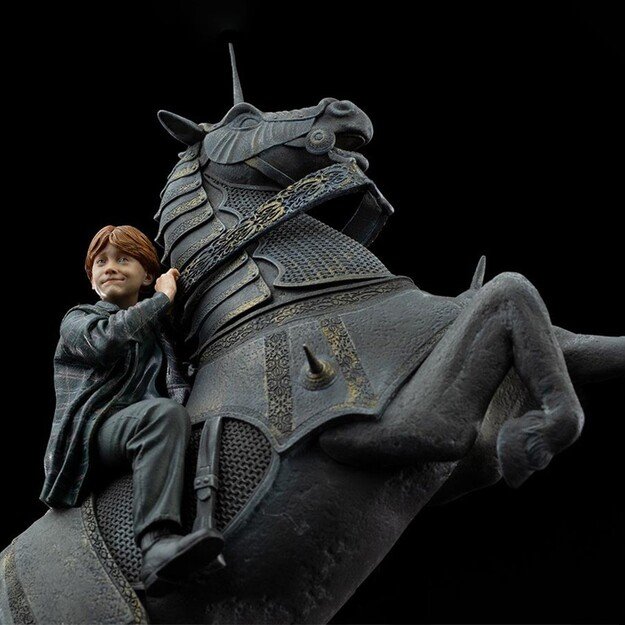 Harry Potter - Ron Weasley at the Wizard Chess Statue Delux Art Scale 1/10