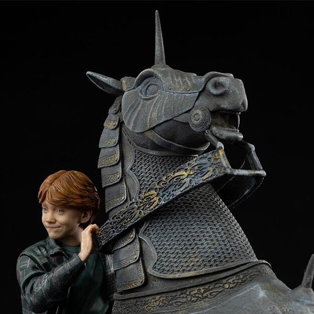 Harry Potter - Ron Weasley at the Wizard Chess Statue Delux Art Scale 1/10