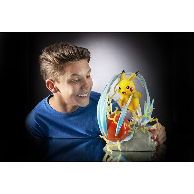 Pokémon - Deluxe Collector Statue Pikachu 33 cm (Pkw2370)