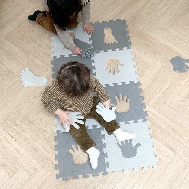 UNITS - Play Mat With A Light Gray Background (400)