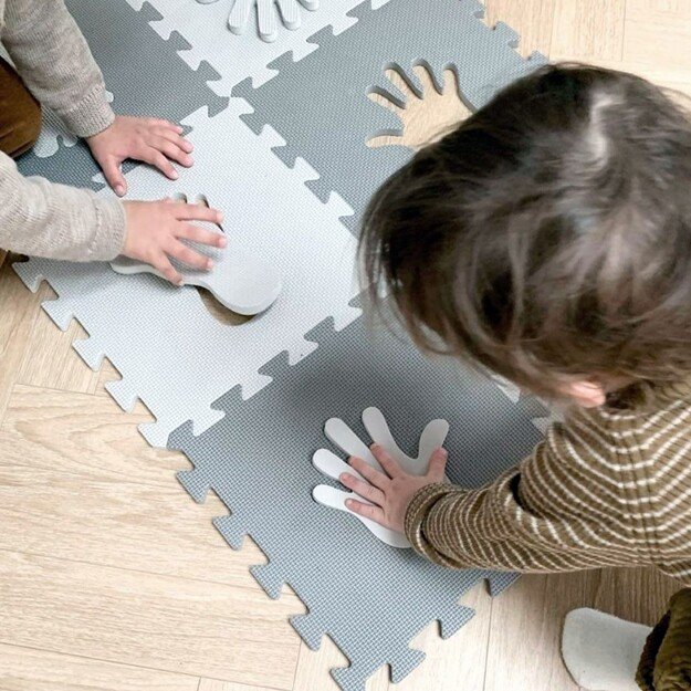 UNITS - Play Mat With A Light Gray Background (400)