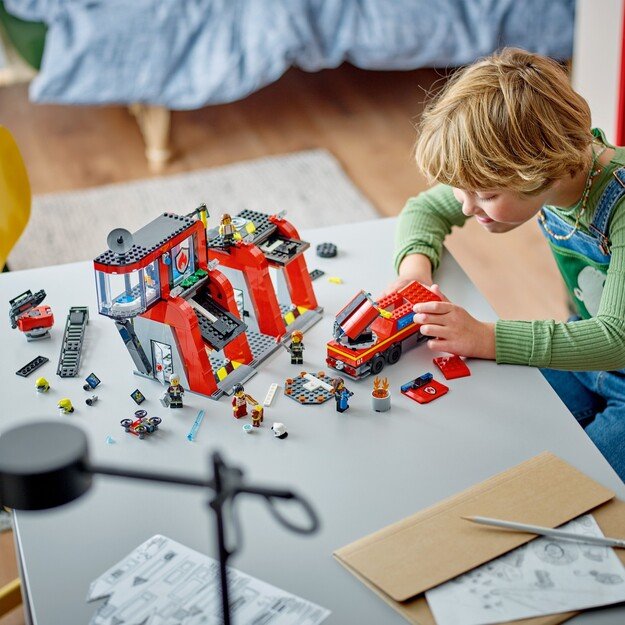 LEGO City - Fire Station with Fire Truck (60414)