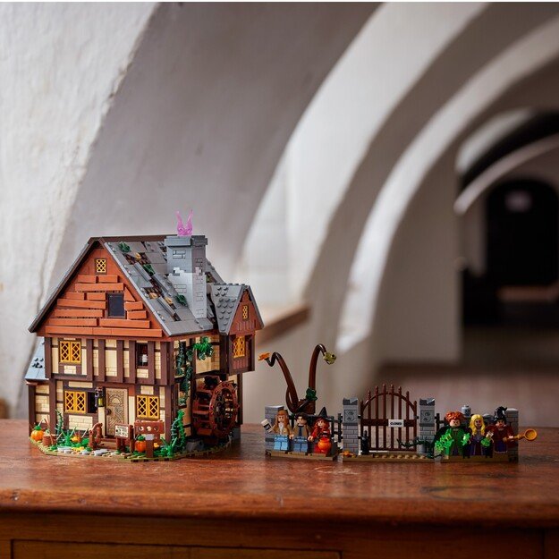 LEGO Disney - The Sanderson Sisters Cottage (21341.)